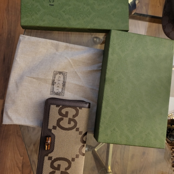 Authentic Gucci Diana Jumbo GG Wallet - Picture 10 of 13